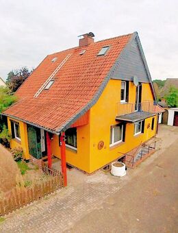Geräumiges Familienhaus in 29303 Bergen sofort frei. Mit wenig Aufwand auch als Zweifamilienhaus mit separater Einliegerwohnung nutzbar. - Schwülper