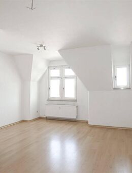 Renovierte Dachgeschosswohnung mit Blick über Zwickau - Zwickau