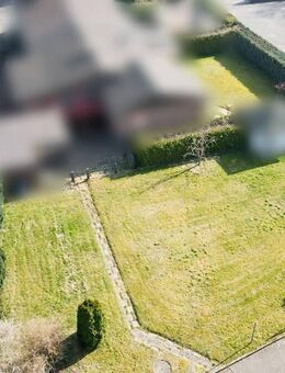 Lagerhalle mit zwei älteren Wohneinheiten oder Neubau auf großem Grundstück? - Detmold