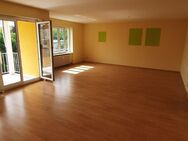 3 Raum Wohnung im Zentrum mit Balkon und kleiner Einbauküche - Riesa