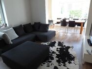 Große helle moderne 3 Zimmer-Komfort-Wohnung mit Balkon, Garten und Kfz.-Platz! - Hameln