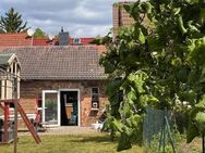 Charmantes Reihenmittelhaus mit Potenzial - mit Hofterrasse, Remise und großem Garten - Jüterbog