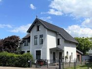 Große Villa in Ahrensburg zu verkaufen mit Anbau und zwei Wohncontainern! - Ahrensburg