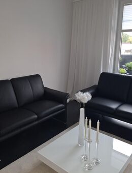 Zwei Zweisitzer Sofas Leder schwarz zu verkaufen. - Bad Bramstedt Zentrum