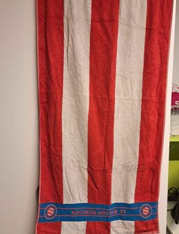 Originales FC Bayern München Handtuch – 67×135 cm - Würzburg