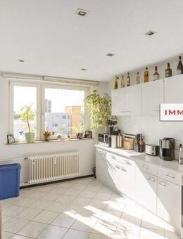 IMMOBERLIN.DE - Adrette Wohnung mit Sonnenloggia & Tiefgaragenplatz - Berlin