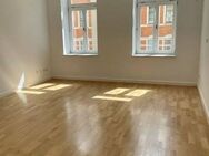 ATTRAKTIVE WOHNUNG mit PARKETT, FUßBODENHEIZUNG, BALKON, GÄSTE WC SOWIE MODERNEM BAD!!! - Chemnitz