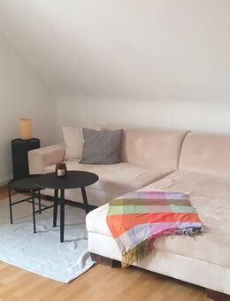 helle 2 Zimmer DG Wohnung in Laatzen - Laatzen