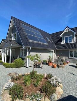 Provisionsfrei! Renditestarkes Zweifamilienhaus mit zwei weiteren Wohnungen fußläufig zum Strand! - Wendtorf