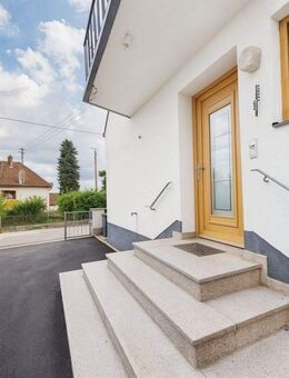 Charmantes Zweifamilienhaus mit großem Garten und viel Potenzial in Pöttmes - Pöttmes