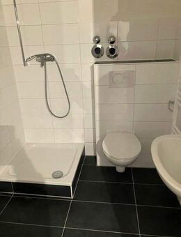 Sanierte 2 Zimmerwohnung mit Balkon - Frankfurt (Main)