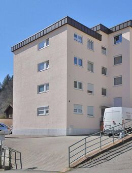 Sonnige 3-Zi-Wohnung mit Tiefgaragenplatz in Bestlage von Bad Wildbad - Ihr neues Zuhause mit Charme - Bad Wildbad