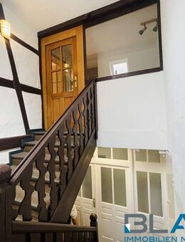 Großzügige 4-5-Zimmer-Dachgeschosswohnung mit Bühne - Altbaucharme am Marktplatz Leonberg - Leonberg (Baden-Württemberg)