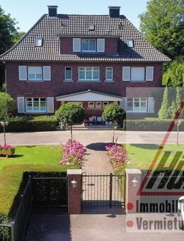 Stilvolle Villa mit großem Grundstück, einigen Garagen angrenzend an einem Naturschutzbebiet und dennoch zentral gelegen - Warendorf