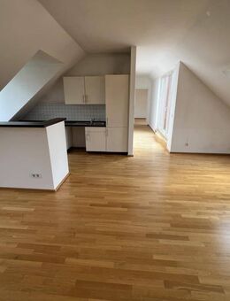 Charmante DG Wohnung zum Sofort Einziehen! - Berlin