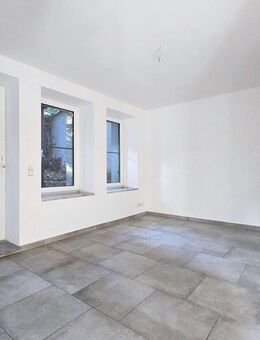 Gemütliche Souterrain-Wohnung mit Terrasse, Einbauküche und Fußbodenheizung - Köthen (Anhalt)