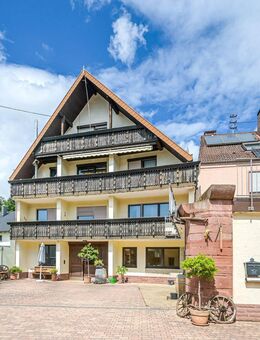 Großes MFH mit Innenhof und Nebengebäude in Kembach zvk., Bj 1981, ca. 502m² Wfl. - Wertheim