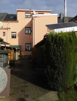 Saniertes und schnell beziehbares 1-2-Familienhaus mit moderner Haustechnik und Nebengelass in ruhiger Stadtlage von... - Treuen