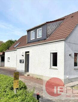 Wohnhaus + Garage | 2 Wohnungen für Familie, WG, Wohnen/Arbeit, Vermietung oder Einfamlienhaus-Umbau - Wittmund