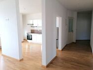!! 3-Raum-Wohnung mit EBK, Parkettboden, Wanne, Dusche und Balkon in Chemnitz Hilbersdorf !! - Chemnitz