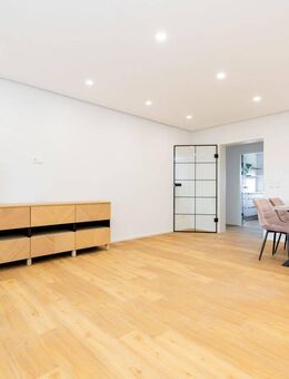 Stilvoll Wohnen - frisch renovierte 3-Zimmer-Wohnung mit Wintergarten & hochwertiger Einbauküche - Villingen-Schwenningen