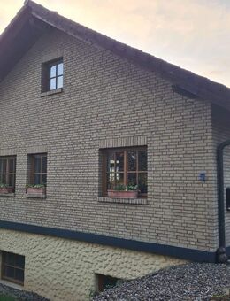 Attraktive Einfamilienhaus mit zwei Garagen, Wintergarten, in ruhiger Wohngegend. - Neitersen