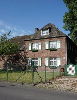 Seltenes Schmuckstück: Ehemalige Hofanlage mit interessanten Nebengebäuden sucht neuen Liebhaber - Krefeld