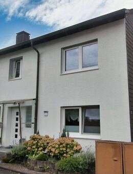 Gepflegtes und umfangreich modernisiertes Zweifamilienhaus mit 3 Garagen + 1 Stellplatz| WIT-Zentrum / Crengeldanz - Witten