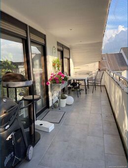 Moderne Dachgeschosswohnung mit großem Balkon und einem KFZ-Stellplatz ! **provisionsfrei** - Pfinztal