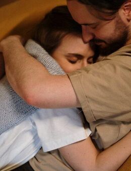 Kuschelpartnerin / Kuschelbuddy gesucht. - Hattingen