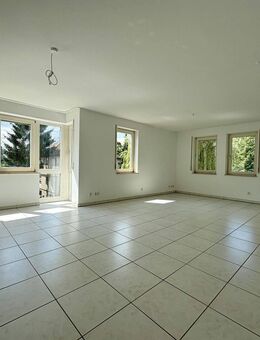 Helle 3,5-Zimmer-Wohnung in Böblingen mit Tiefgaragenstellplatz und Westbalkon auf der Waldburg ! - Böblingen
