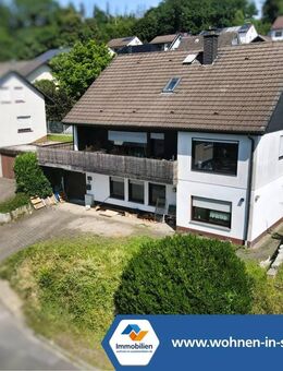 VR IMMO: Sanierungsbedürftiges Einfamilienhaus mit Einliegerwohnung und Panoramablick in Neuenrade. - Neuenrade