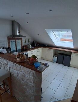 Lichtdurchflutete Dachgeschosswohnung in ruhiger Lage von Mutterstadt (nahe Wasserturm) - Mutterstadt