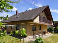 Roßtal-Ortskern: Zweifamilienhaus mit Doppelgarage in bester Wohnlage zu verkaufen! - Roßtal