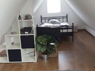 schönes Dachgeschoßzimmer mit kl. Vorraum in einer 4er WG sucht junge Frau als Nachmieterin - Wörth