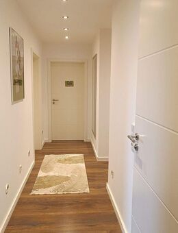 4-Zimmer-Etagenwohnung, 2 Bäder, 2 Balkone, moderne Einbauküche, hochwertig saniert - Wunstorf