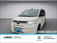 VW T7 Multivan, 2.0 TDI Life LÜ 110kW, Jahr 2023 - Schwerin