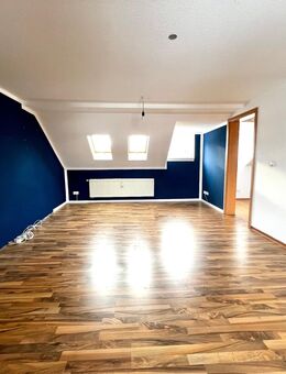 Moderne 3-Zimmer-Dachgeschosswohnung mit Einbauküche – Zentral gelegen - Klingenthal