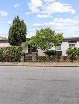 Gepflegter Bungalow inkl. Wintergarten und Garage in ruhiger Wohnlage in Nbg-Großgründlach - Nürnberg