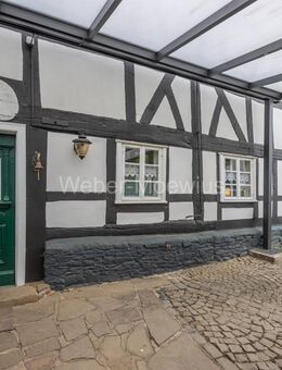 Charmantes Fachwerkhaus, kernsaniert und schöner Garten - Wiehl