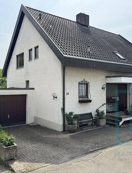 Einfamilienhaus mit Einliegerwohnung und 2 Garagen, oder 3 Parteienhaus. Man hat die Wahl - Erlenbach