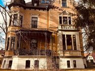 *Gemütliche Dachgeschosswohnung in beeindruckender Villa* mit EBK und SP - Pößneck
