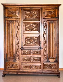 Spanischer Schrank - Sankt Leon-Rot