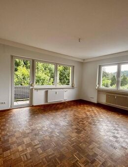 Attraktive 4 Zimmer-Mietwohnung in Bad Liebenzell mit Balkon, Gartenanteil und Garage - Bad Liebenzell