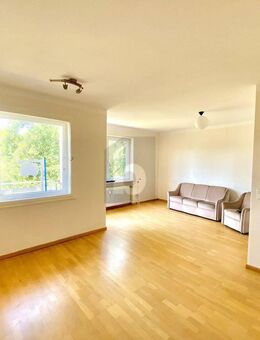 HELL, RUHIG | MIT BALKON - Berlin