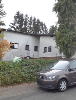 Extravaganz im Dornröschenschlaf trifft Kapitalanlage: Wohnhaus mit drei vermieteten Einheiten! - Leun