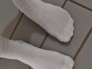 Getragene Socken uns Nylons zu verkaufen - Waren (Müritz) Zentrum