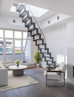 Helle Dachgeschosswohnung mit Loggia, Wintergarten und Kamin - Berlin