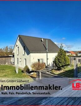 Neuwertiges Einfamilienhaus mit Ofen, EBK, Garage, Teich, Gartenhaus uvm. - Sauldorf