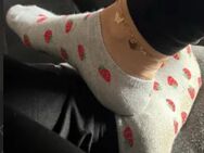 Exklusive, individuelle Sammlerstücke – Getragene Socken & personalisierte F-Fotos/Videos - Moers